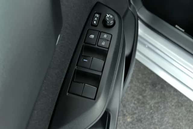 Toyota Yaris (2025) thumbnail 12
