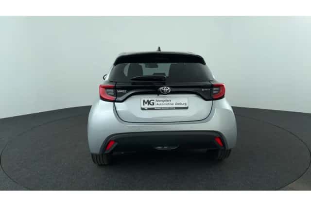 Toyota Yaris (2025) thumbnail 4
