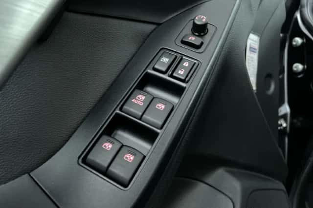 Subaru Forester (2015) thumbnail 12