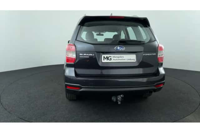 Subaru Forester (2015) thumbnail 4