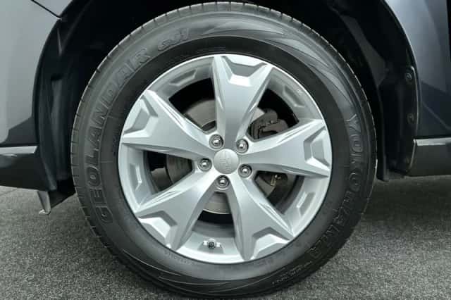 Subaru Forester (2015) thumbnail 10