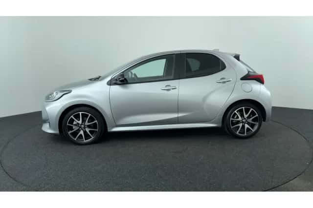 Toyota Yaris (2022) thumbnail 2