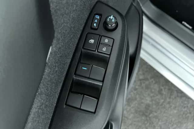 Toyota Yaris (2022) thumbnail 12