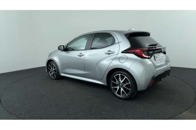 Toyota Yaris (2022) thumbnail 3