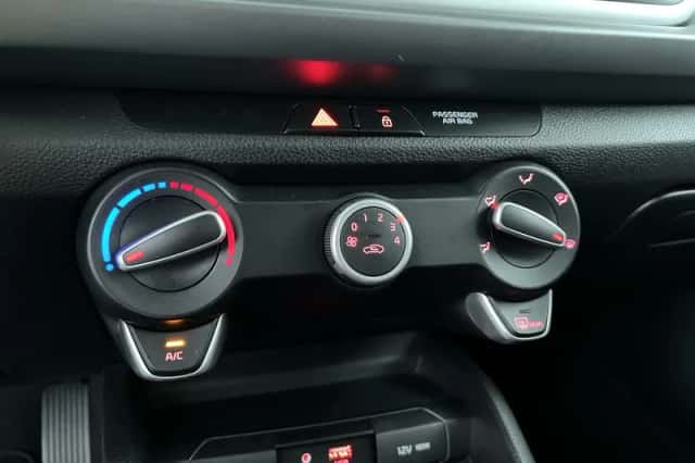 Kia Rio (2020) thumbnail 21