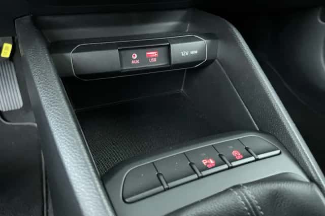 Kia Rio (2020) thumbnail 23