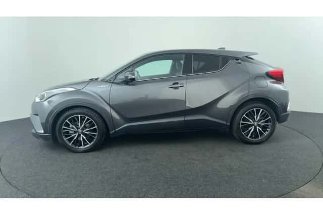 Toyota C-HR (2017) thumbnail 2