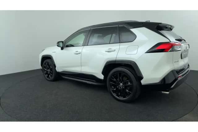 Toyota RAV4 (2022) thumbnail 3