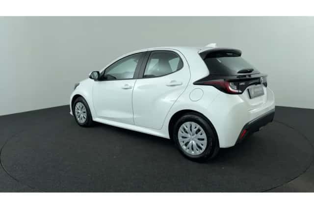 Toyota Yaris (2024) thumbnail 3