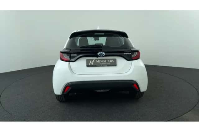 Toyota Yaris (2024) thumbnail 4