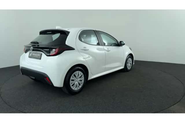 Toyota Yaris (2024) thumbnail 5