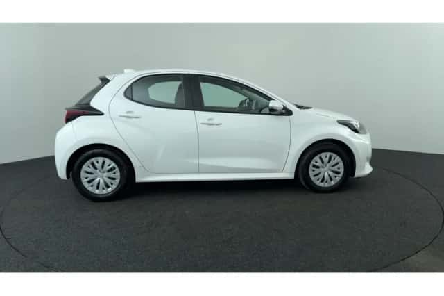 Toyota Yaris (2024) thumbnail 6