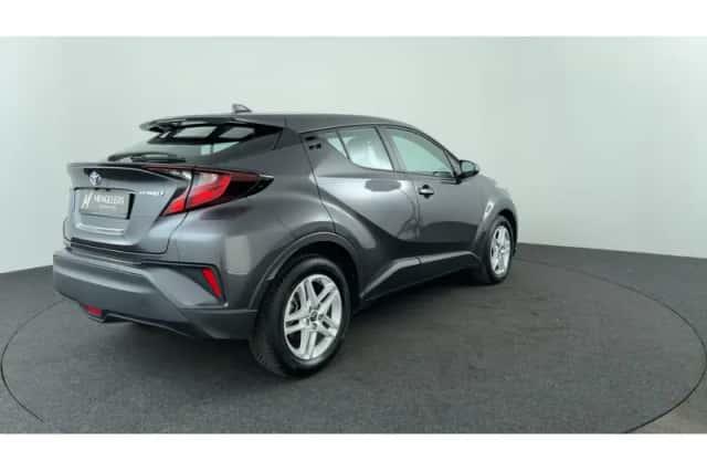 Toyota C-HR (2022) thumbnail 5