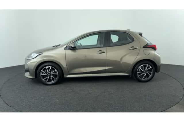 Toyota Yaris (2023) thumbnail 2