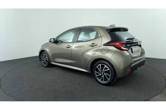 Toyota Yaris (2023) thumbnail 3