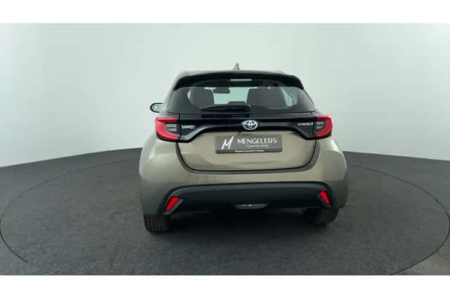 Toyota Yaris (2023) thumbnail 4
