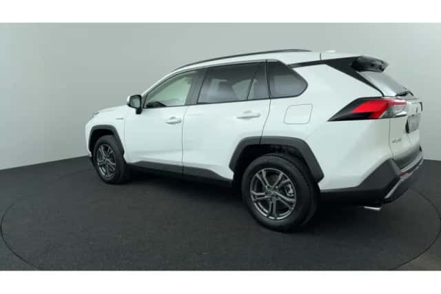 Toyota RAV4 (2021) thumbnail 3