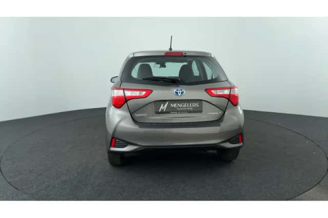 Toyota Yaris (2017) thumbnail 4