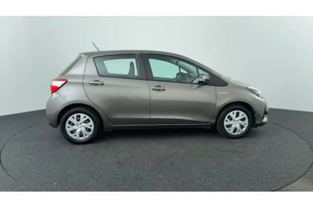 Toyota Yaris (2017) thumbnail 6
