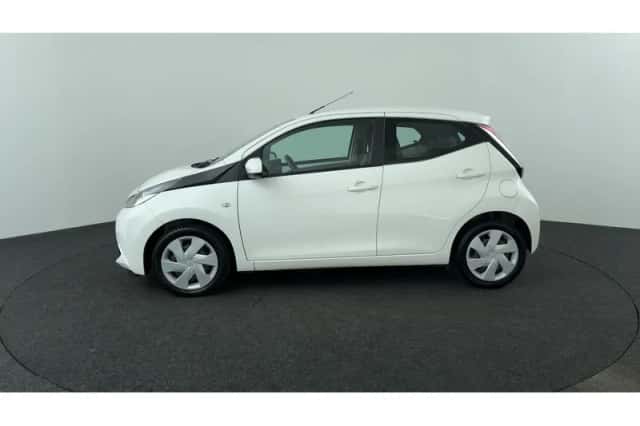 Toyota Aygo (2018) thumbnail 2