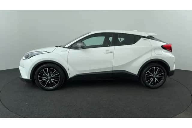 Toyota C-HR (2019) thumbnail 2