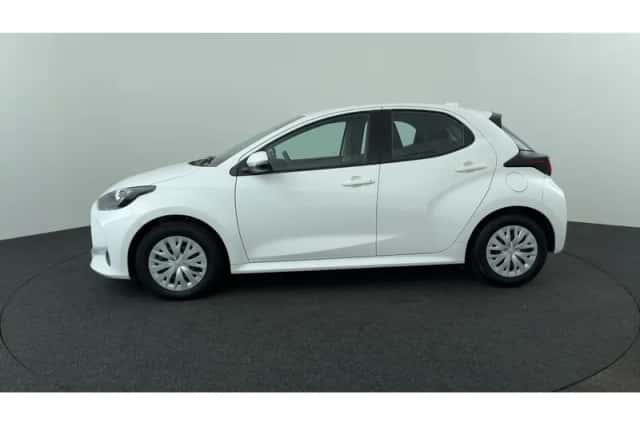 Toyota Yaris (2021) thumbnail 2