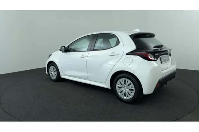 Toyota Yaris (2021) thumbnail 3