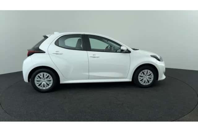 Toyota Yaris (2021) thumbnail 6