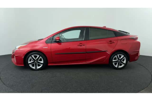 Toyota Prius (2016) thumbnail 2