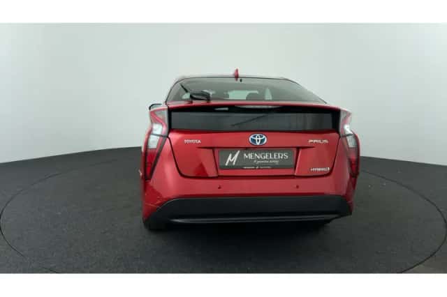 Toyota Prius (2016) thumbnail 4