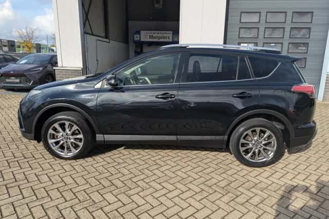 Toyota RAV4 (2017) thumbnail 4