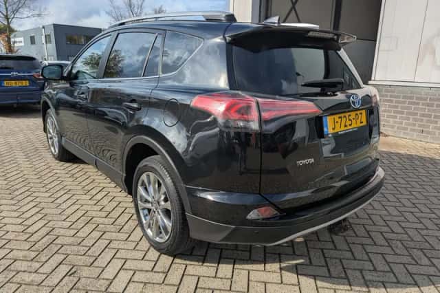 Toyota RAV4 (2017) thumbnail 5