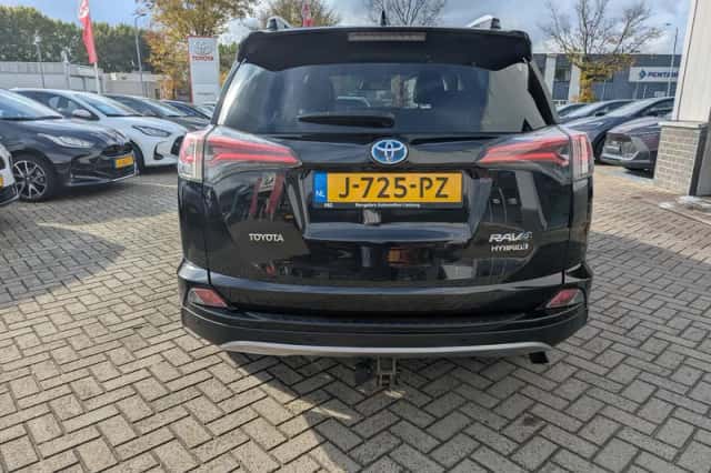 Toyota RAV4 (2017) thumbnail 6