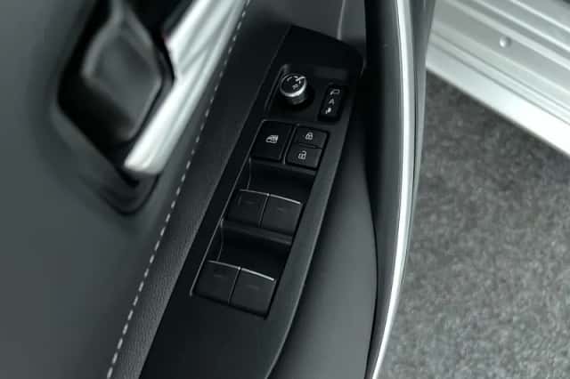 Suzuki Swace (2025) thumbnail 12