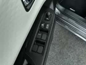 Suzuki Swift (2025) thumbnail 12