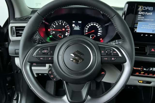 Suzuki Swift (2025) thumbnail 14