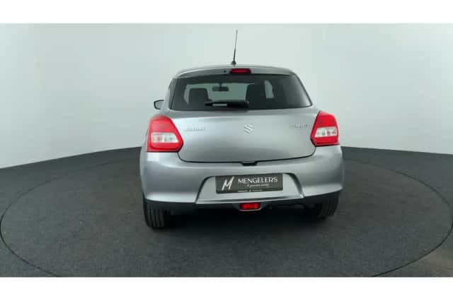 Suzuki Swift (2017) thumbnail 4