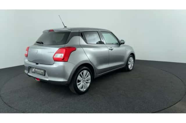 Suzuki Swift (2017) thumbnail 5