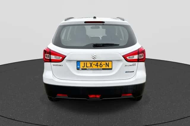 Suzuki S-Cross (2021) thumbnail 4