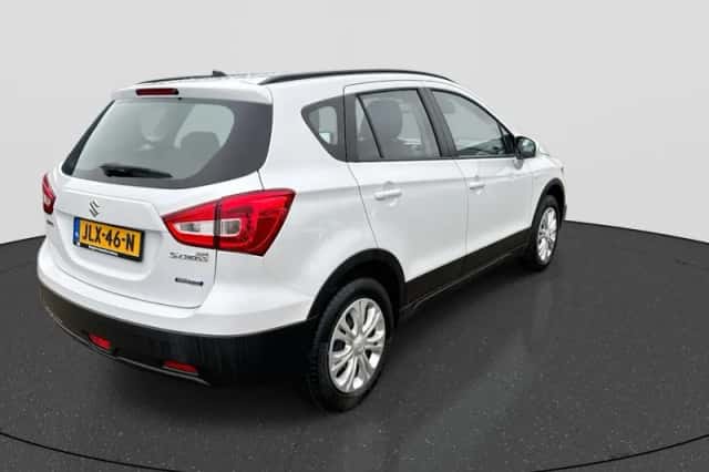 Suzuki S-Cross (2021) thumbnail 5