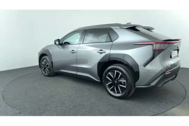 Toyota bZ4X (2025) thumbnail 3