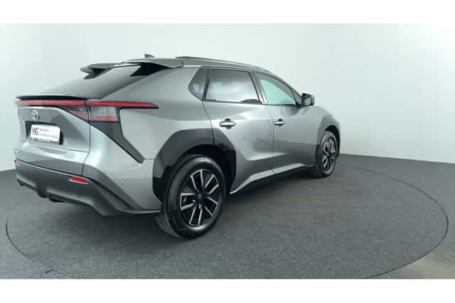 Toyota bZ4X (2025) thumbnail 5