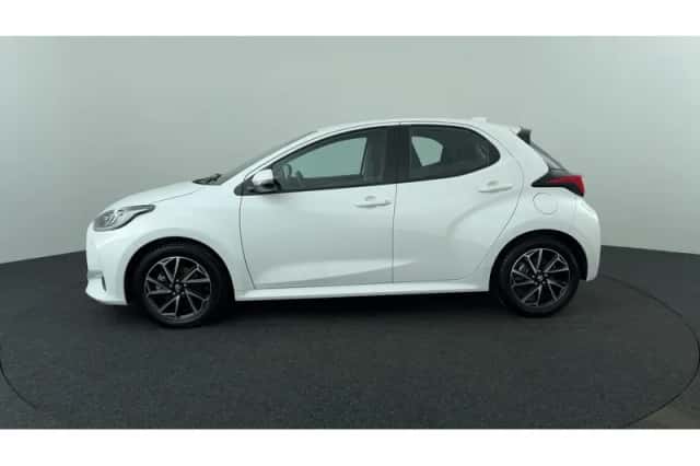 Toyota Yaris (2023) thumbnail 2