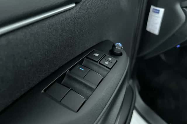 Toyota Yaris (2023) thumbnail 12