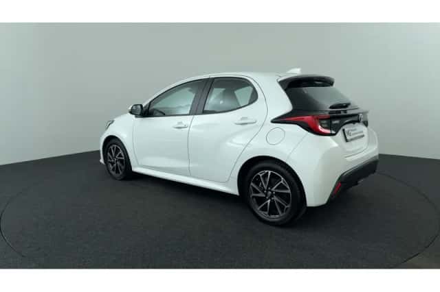 Toyota Yaris (2023) thumbnail 3