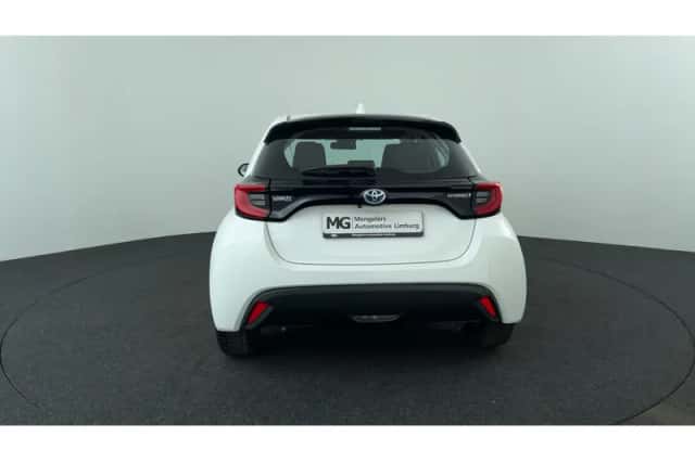 Toyota Yaris (2023) thumbnail 4