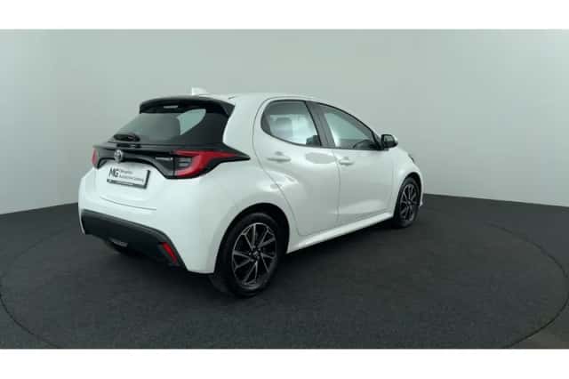 Toyota Yaris (2023) thumbnail 5