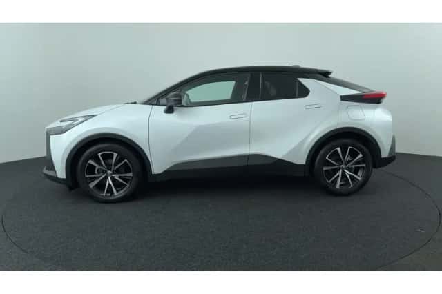 Toyota C-HR (2025) thumbnail 2