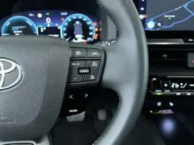 Toyota C-HR (2025) thumbnail 16