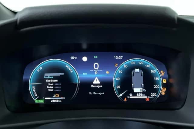 Toyota C-HR (2025) thumbnail 17